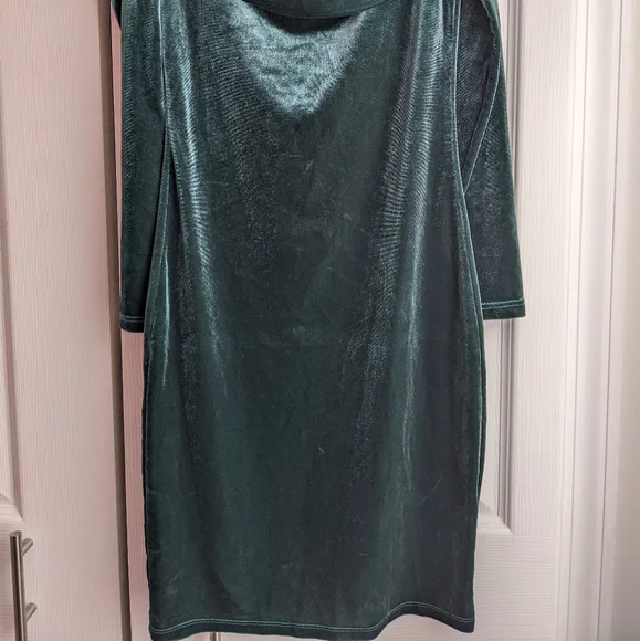 forever 21 green velvet dress dark green velvet dress from forever 21,  worn once,